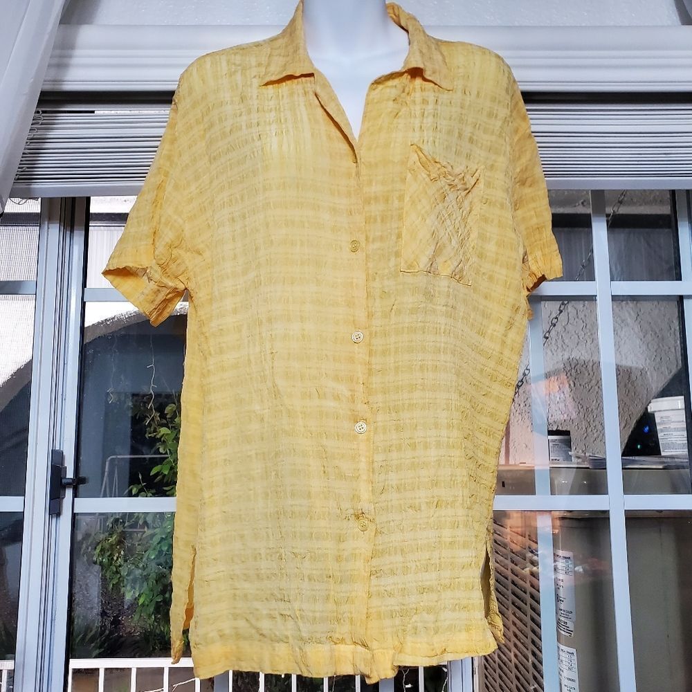 Capacity yellow blouse